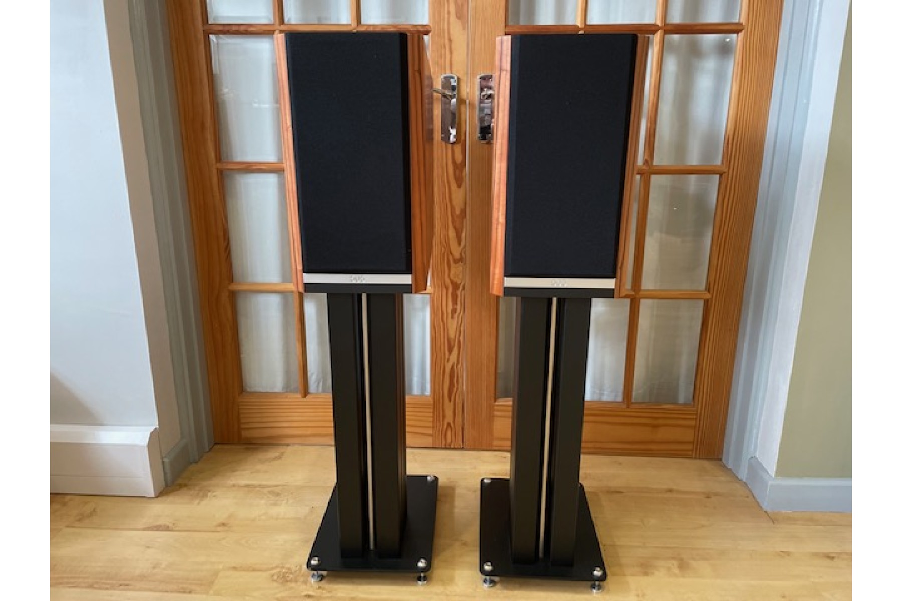 Kudos Titan 505 Loudspeakers in Tineo Finish Pair + Stands